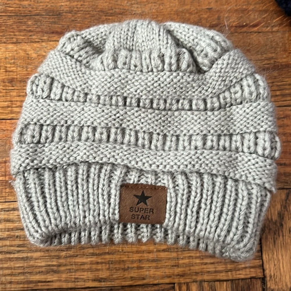 5 Winter Hats - Picture 3 of 6